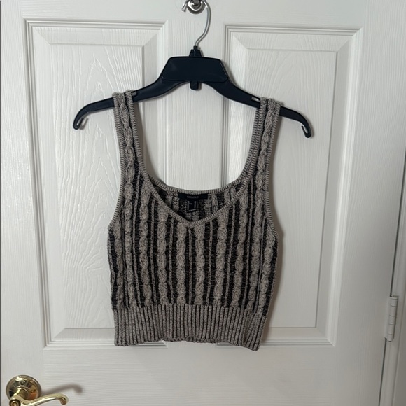 Forever 21 Tops - NWOT Forever 21 Black and Gray Ribbed Crop Tank Top size medium